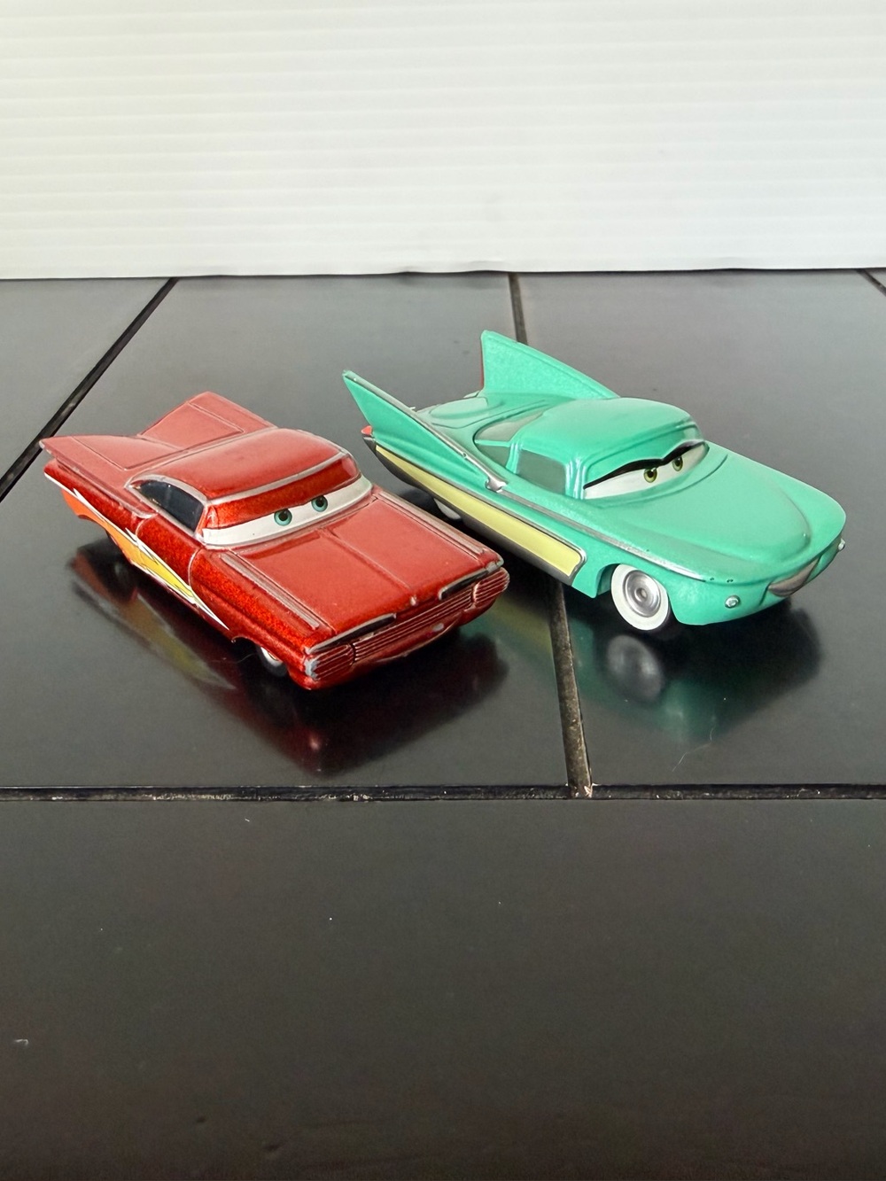 Disney Pixar Cars Lightning Ramone & Flo 1:55 scale diecast